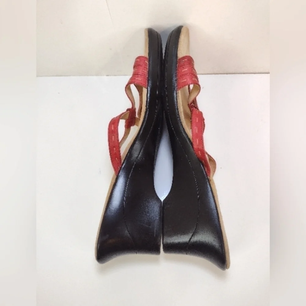 Clark's women's wedge strapy sandals size (10)M